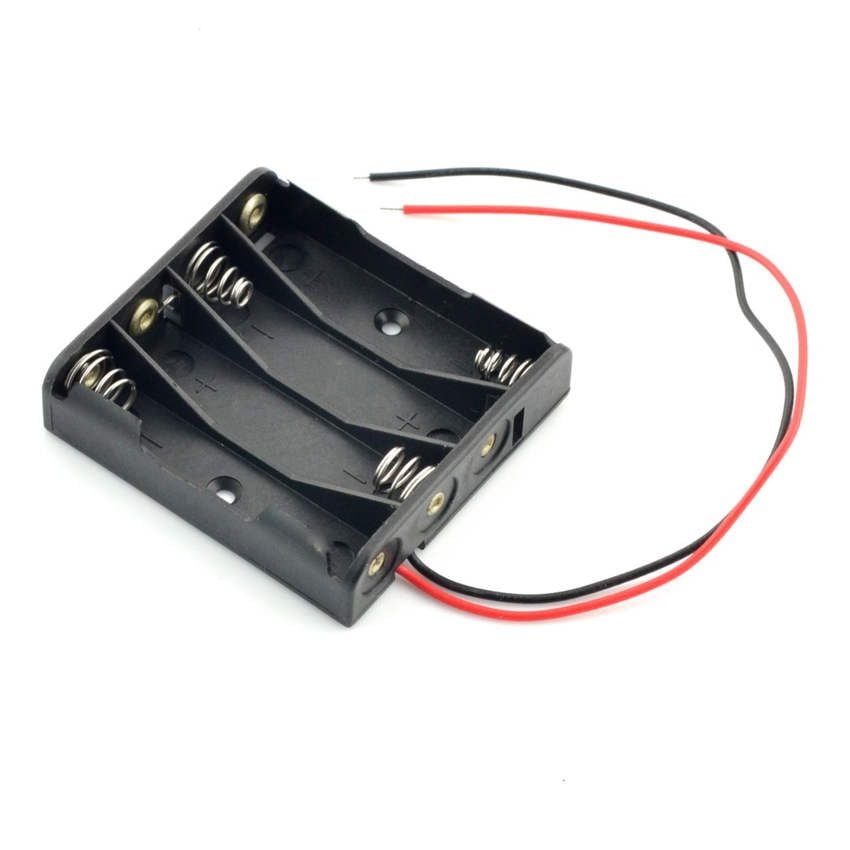 Batteriholder for fire AAA-batterier med røde og svarte avisolerte ledninger