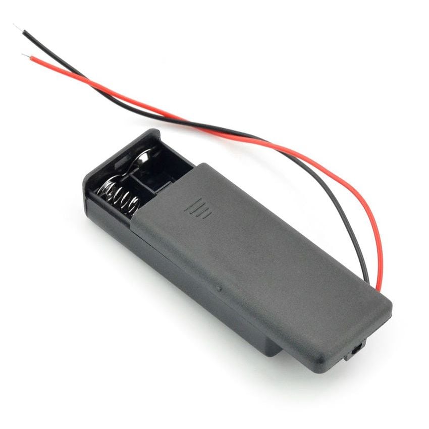 Batteriholder for to AAA-batterier med lokk, bryter og røde og svarte ledninger