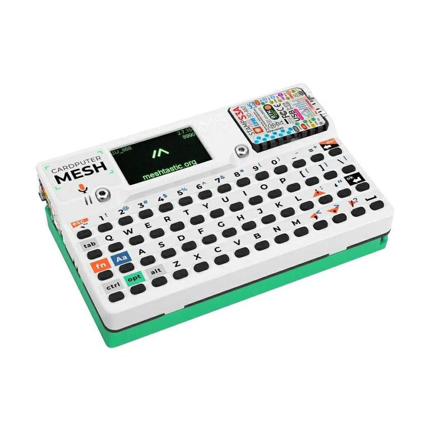 Cardputer MESH med tastatur, skjerm og tilkoblet antenne i skrå vinkel