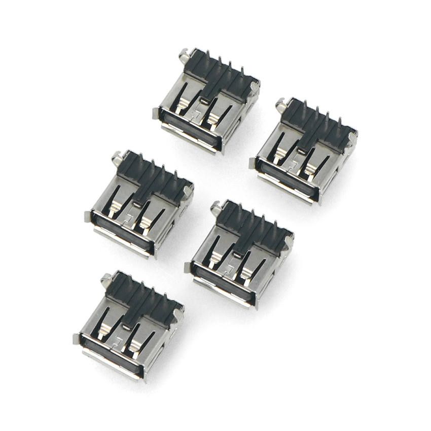 Fem USB-A-hunnkontakter med THT-pinner sett ovenfra