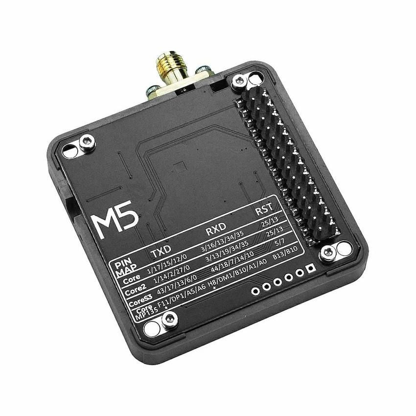LoRaWAN-modul i kapsling med SMA-kontakt og synlig pinout for TXD, RXD og RST