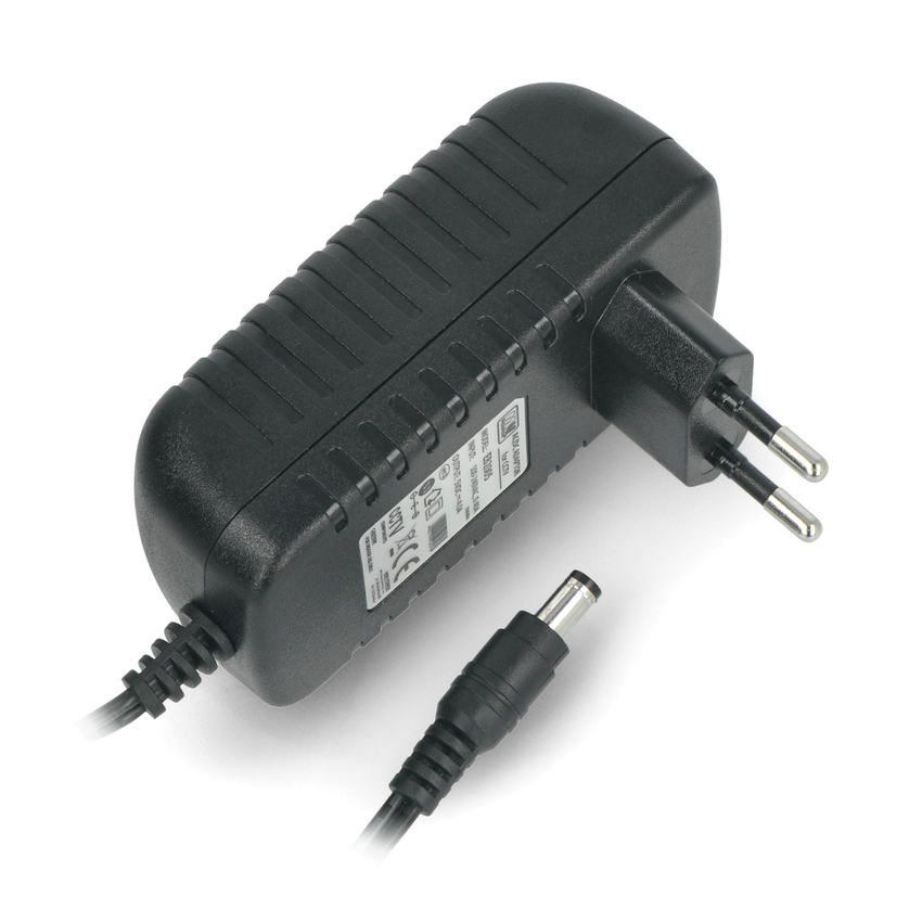 Stabilisert nettadapter med synlig DC-plugg og europeisk støpsel