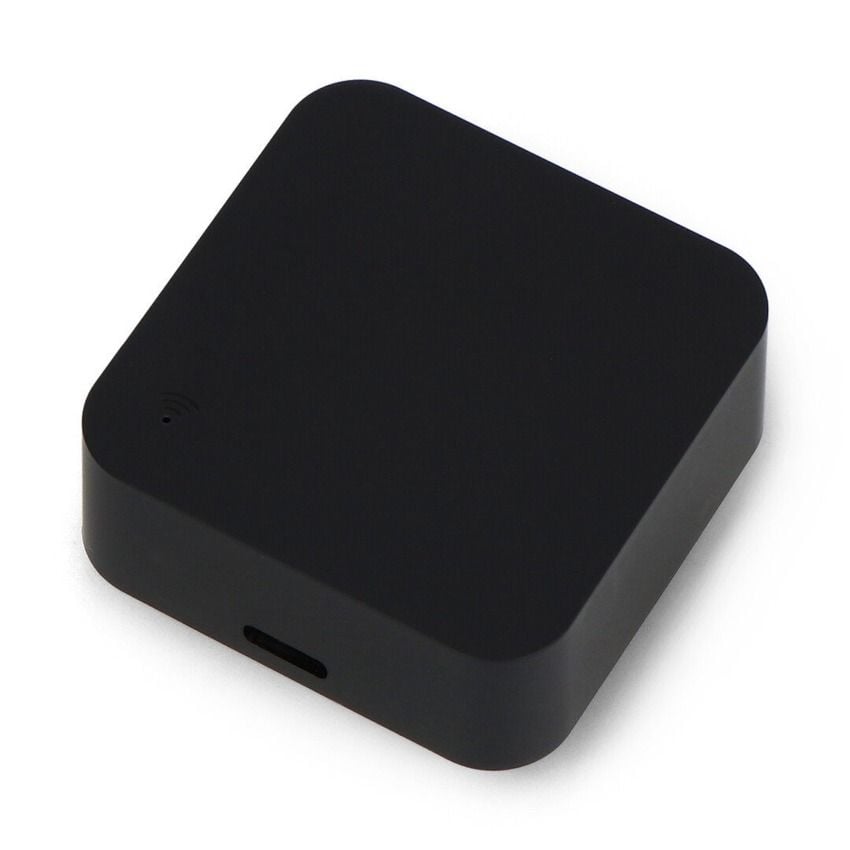 Universal IR-fjernkontroll med ZigBee i svart, vist ovenfra med infrarød sender på fronten