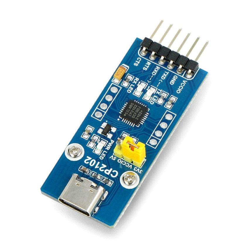 USB-C til UART TTL-omformer med CP2102 vist i skrå vinkel med USB-C-kontakt og pinneheader