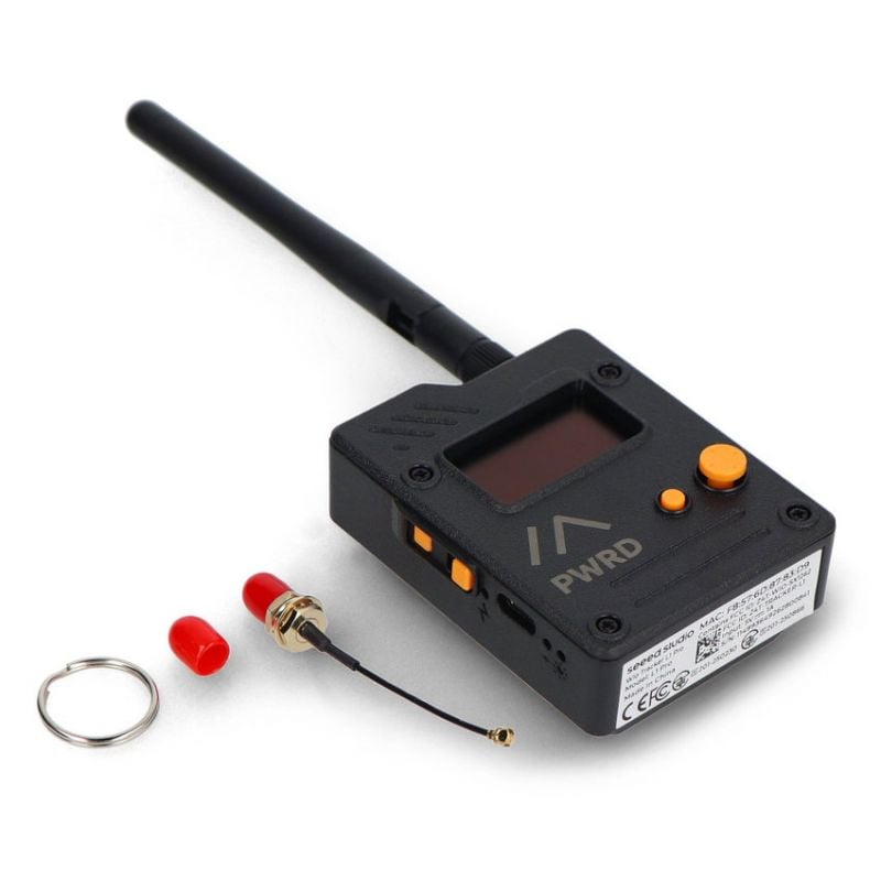 Wio Tracker L1 Pro med antenne, skjerm og to oransje knapper