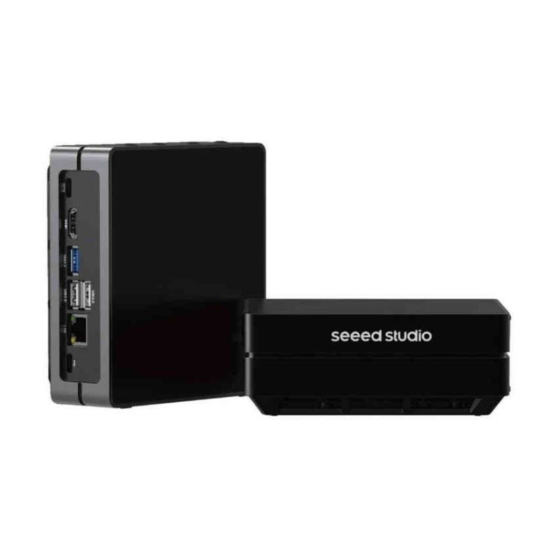 AI-datamaskin med Jetson Nano i sort kabinett, vist fra siden med Seeed Studio-logo