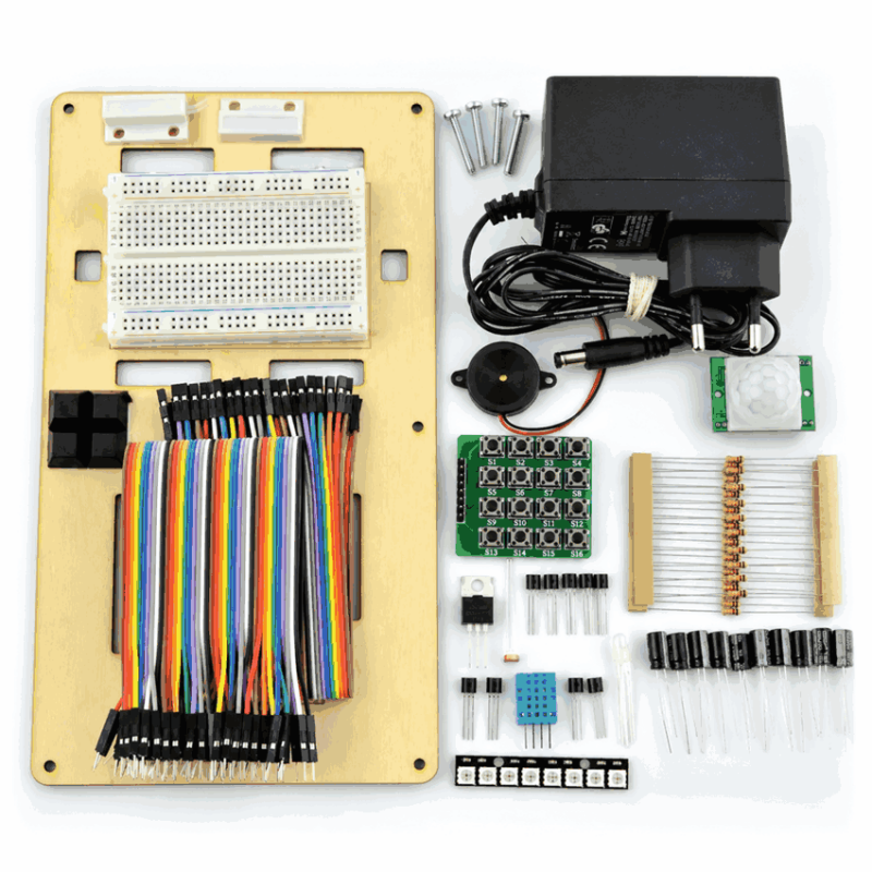 Arduino-komponentsett med koblingsbrett, flerfargede ledninger, sensorer og elektronikk