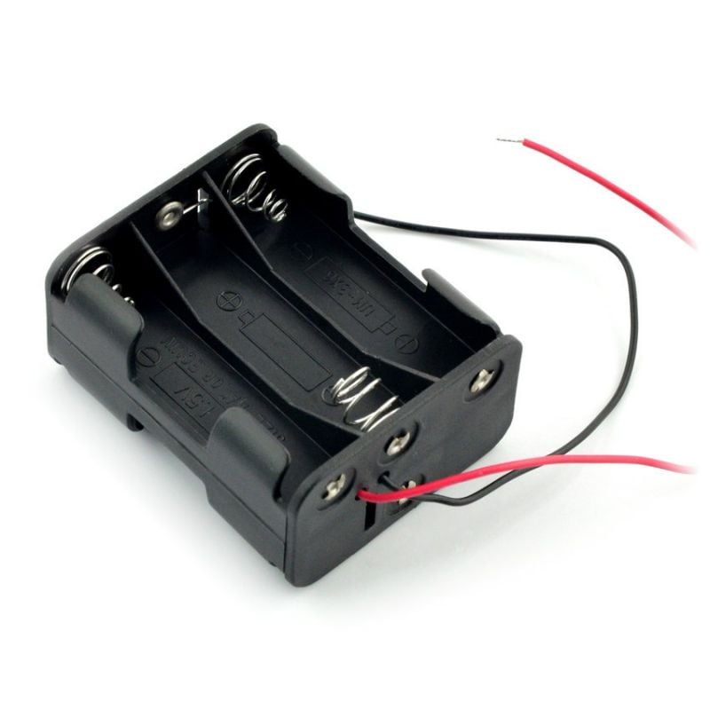 Batteriholder for seks AA-batterier med r&oslash;de og svarte ledninger