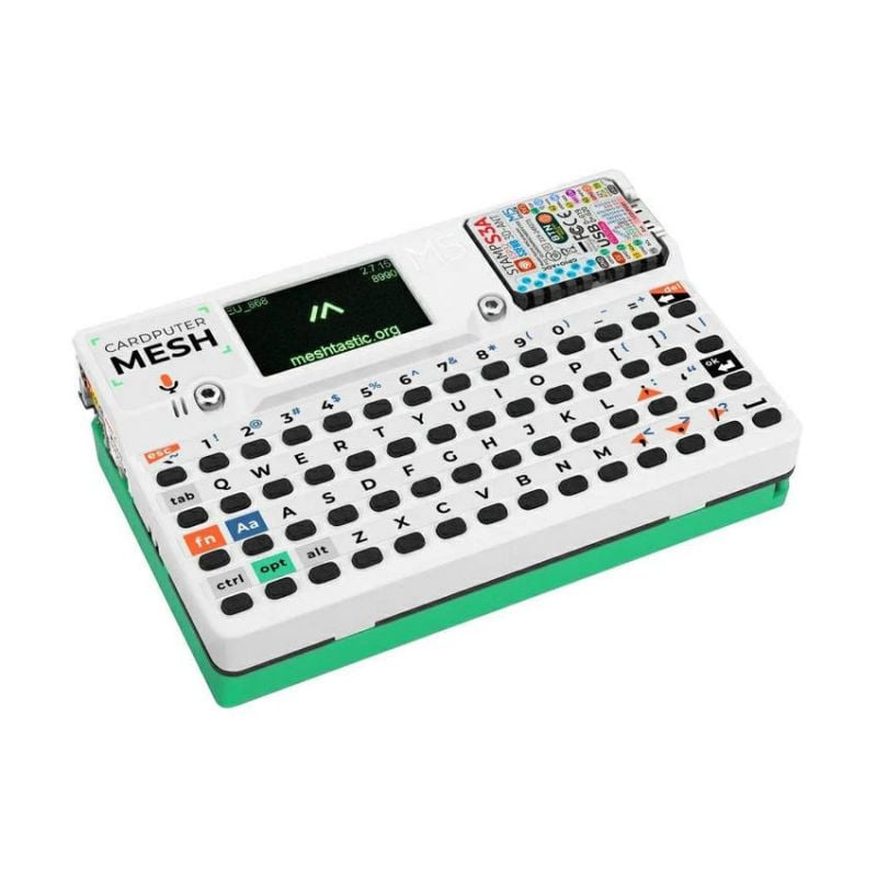 Cardputer MESH med tastatur, skjerm og tilkoblet antenne i skrå vinkel