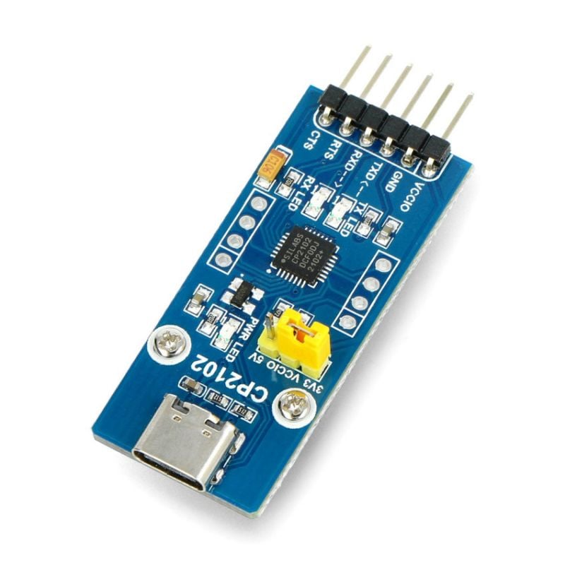 USB-C til UART TTL-omformer med CP2102 vist i skrå vinkel med USB-C-kontakt og pinneheader