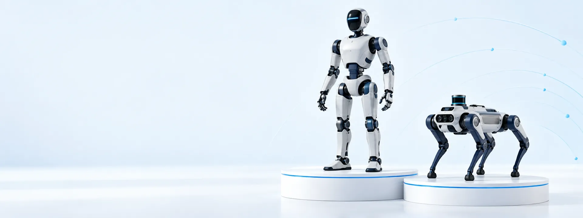 Humanoid robot og firbent robothund på hvite podier