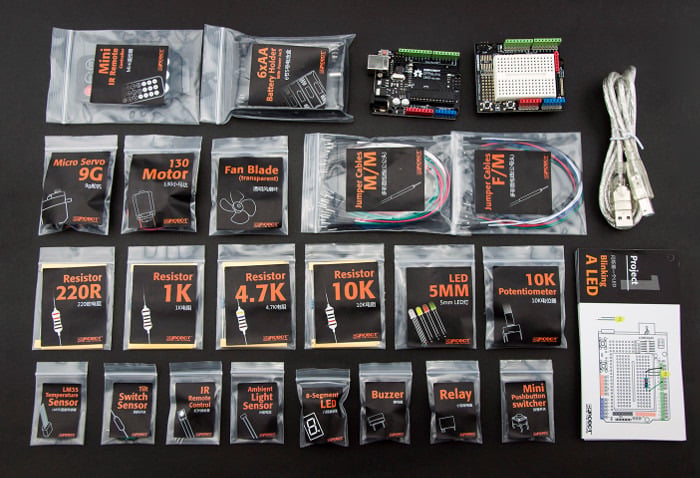 Arduino-startsett med kontrollerkort, koblingsbrett, sensorer og motorer
