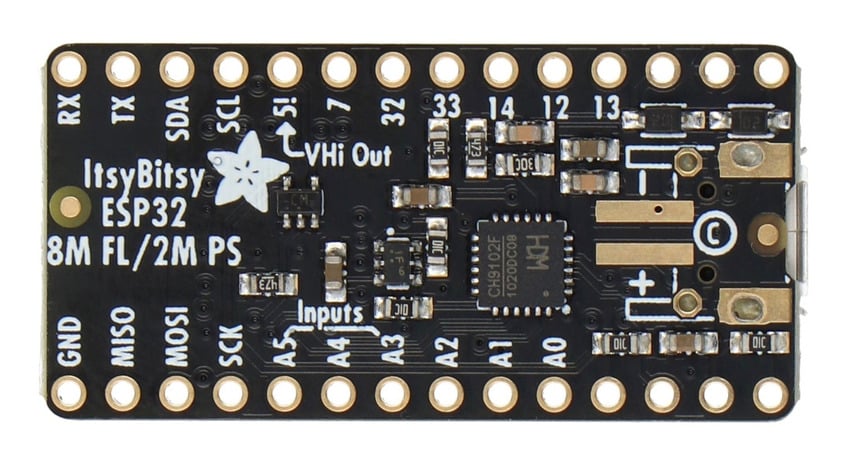 Baksiden av ItsyBitsy ESP32 med merkede pinner og komponenter