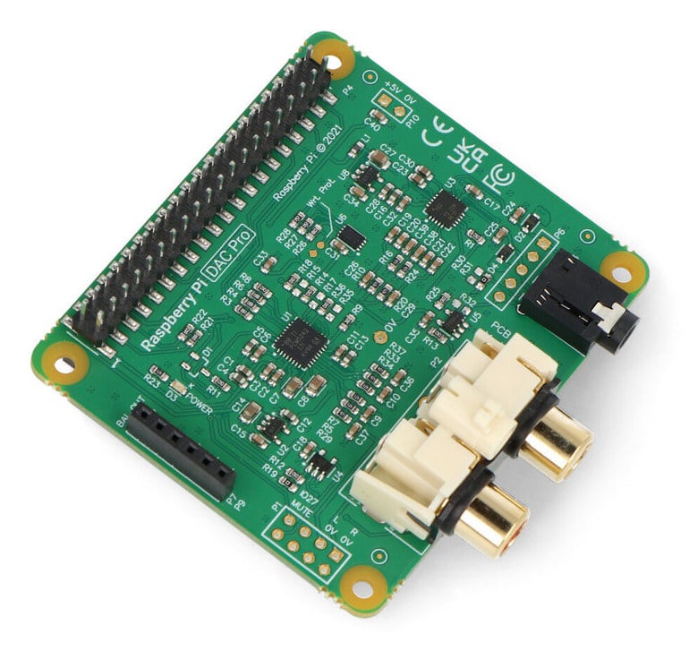 DAC-lydkort for Raspberry Pi fra skrå vinkel med RCA-kontakter og minijack