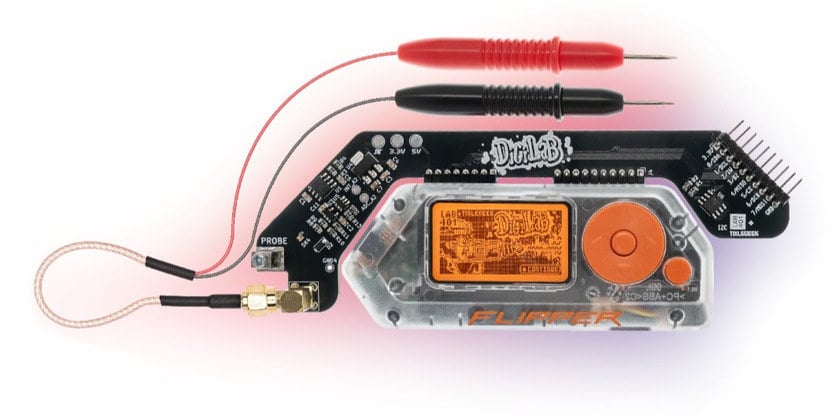 Diagnosemodul for Flipper Zero sett ovenfra med tilkoblede prober