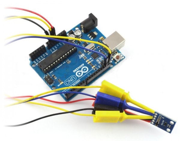 Digital lyssensor koblet til et Arduino-kort med ledninger
