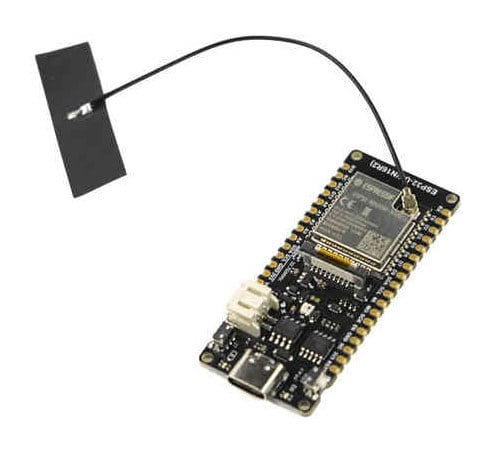 FireBeetle 2 ESP32-kort tilkoblet en ekstern flat antenne