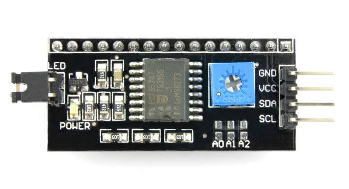 HD44780 I2C-adapter med merkede GND-, VCC-, SDA- og SCL-pinner
