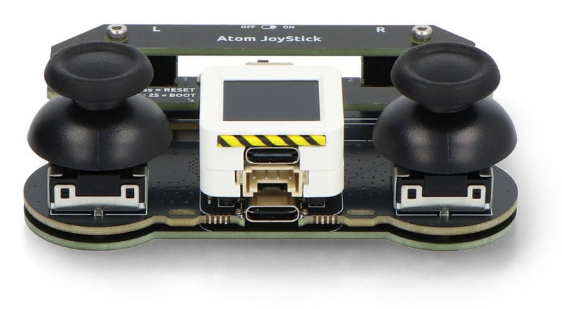 Joystickkontroller forfra med to 5-veis styrespaker og sentrale tilkoblinger