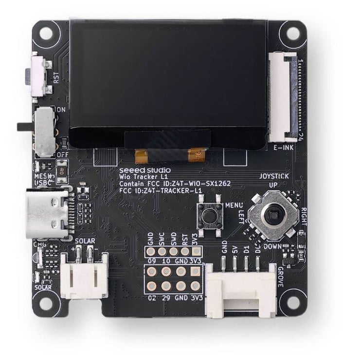 LoRa-utviklingskort med OLED-skjerm, joystick og tilkoblingsporter sett ovenfra