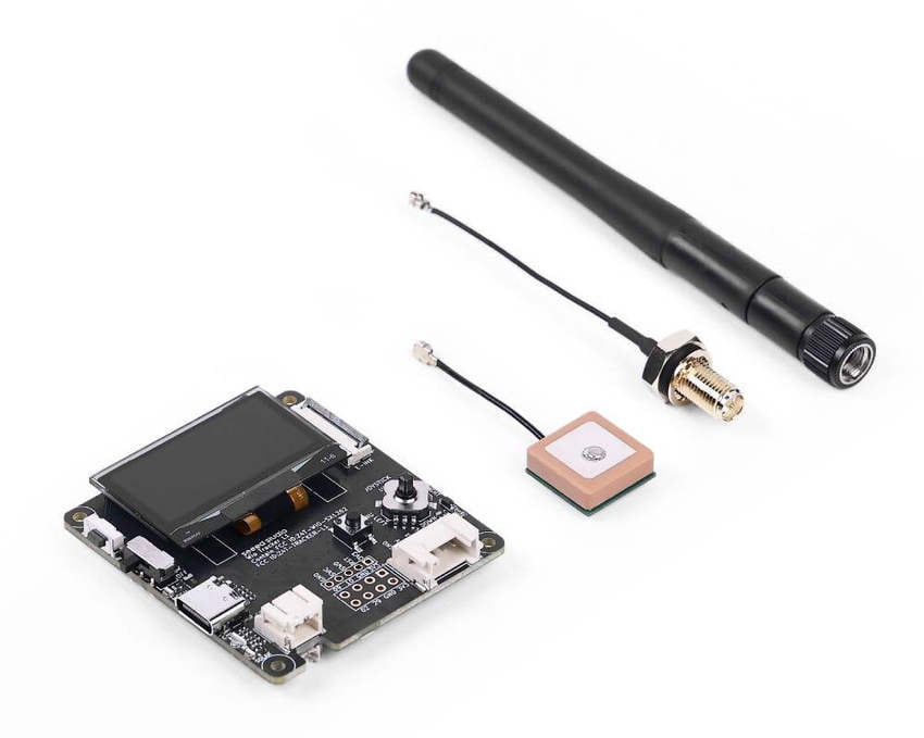 LoRa-utviklingskort med OLED-skjerm, LoRa-antenne, RF-kabel og GPS-antenne