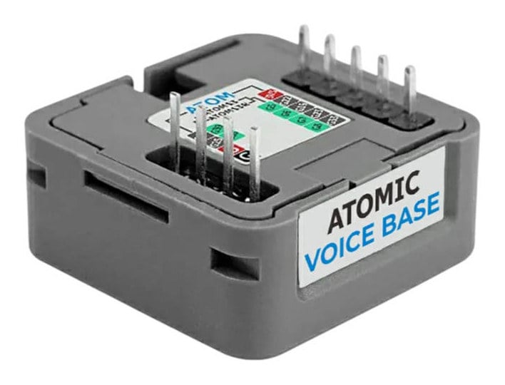 M5 Atom-lydmodul i vinkel med utstikkende stiftkontakter