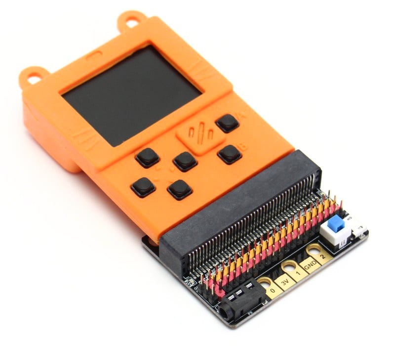 Meowbit spillkonsoll koblet til en utvidelse via micro:bit-kontakten
