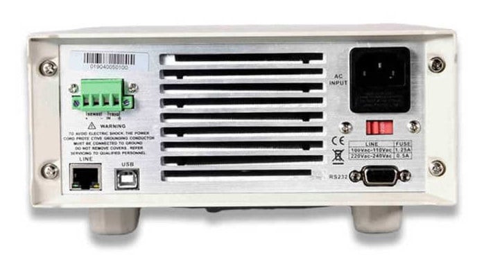Programmerbar elektronisk DC-last bakfra med ventilasjon og tilkoblingspanel