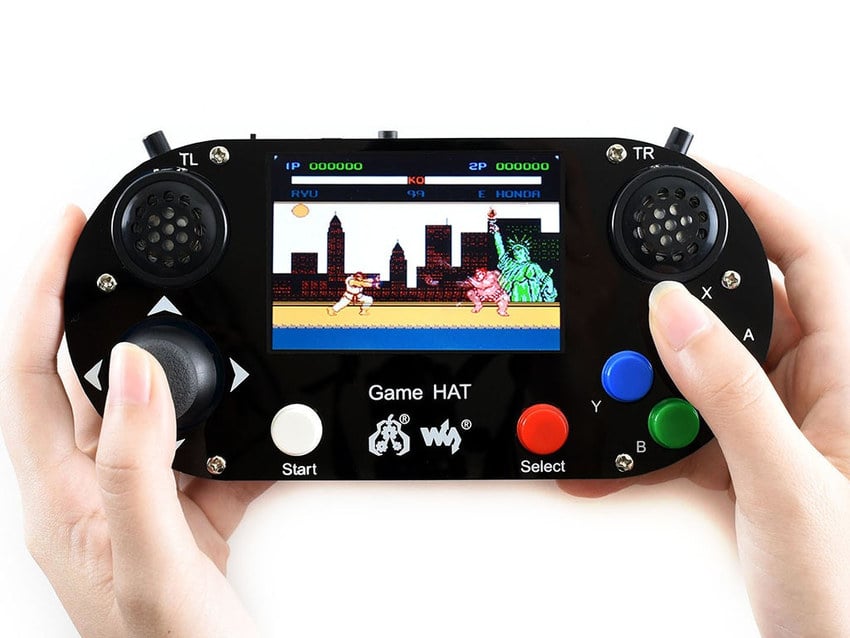 Spill-HAT for Raspberry Pi brukt som h&aring;ndholdt kontroller med skjerm