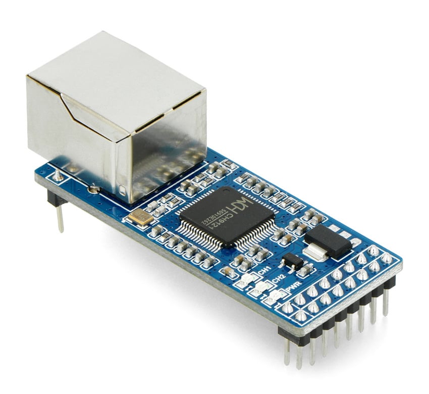 UART-til-Ethernet-modul sett fra komponentsiden med skjermet nettverkskontakt