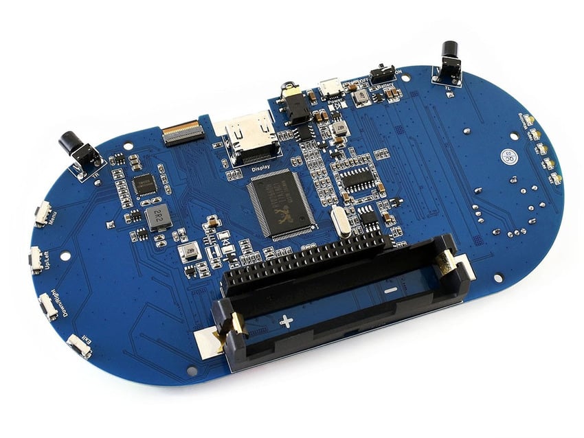 Undersiden av Spill-HAT for Raspberry Pi med kretskort og batteriholder