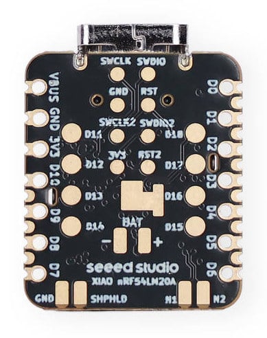 Undersiden av XIAO nRF54LM20A Sense utviklingskort med pinnemerking