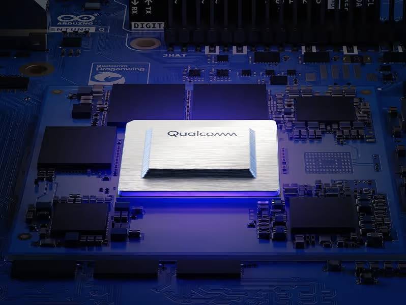 VENTUNO Q Edge AI-plattform med n&aelig;rbilde av Qualcomm-prosessoren