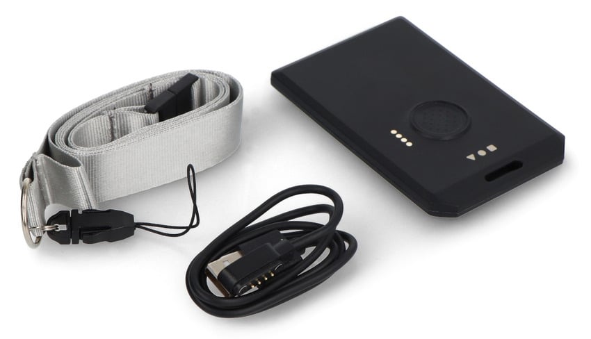 WisMesh Tag GPS-sporer med stropp, festemekanisme og USB-ladekabel