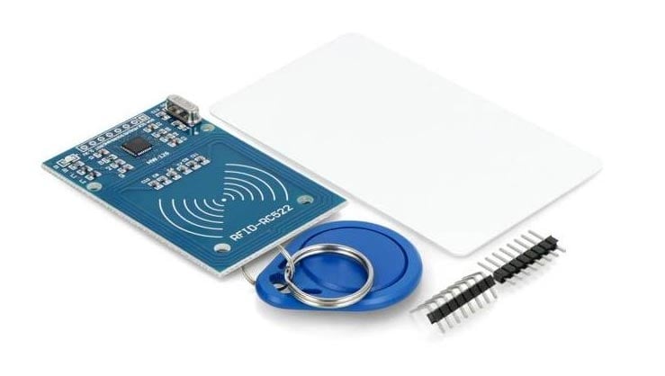 RFID-leser, n&oslash;kkelbrikke og RFID-kort