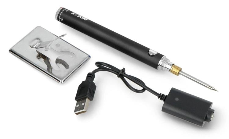 Settet inneholder loddebolt, 50 mm spiss, holder, USB-lader og bruksanvisning.